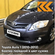 Бампер передний в цвет кузова Toyota Auris 1 (2010-2012) рестайлинг 8U5 - BLUISH GREY - Серый
